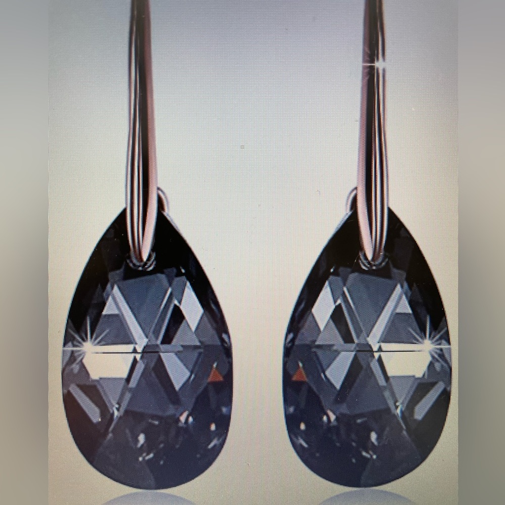 Black Teardrop Pierced Crystal Earrings - Picture 2 of 6